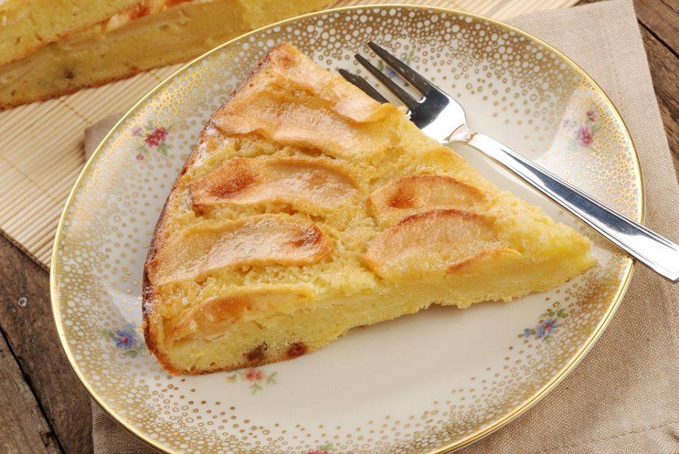 torta di mele al latte di mandorla