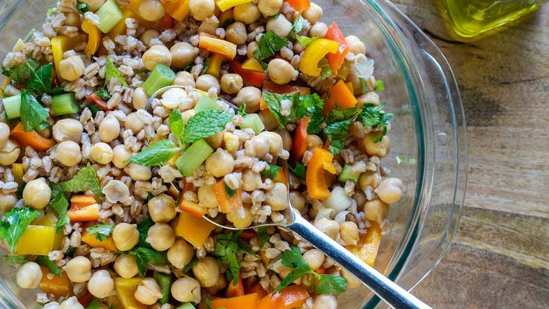 insalata di farro ceci e pomodorini