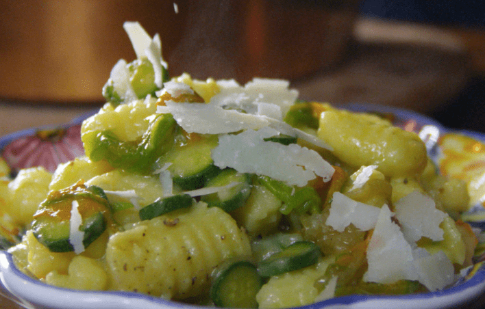 gnocchi con zucchine e fiori di zucca