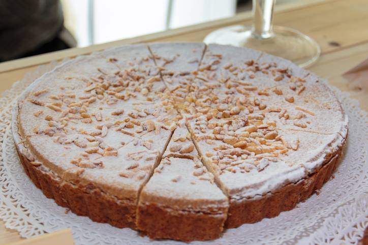 torta della nonna con pasta frolla all'olio