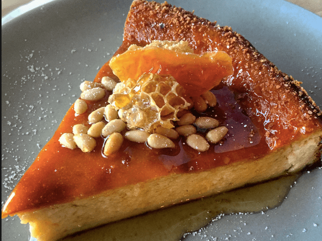 cheesecake al miele con pinoli