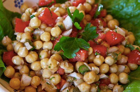 Insalata di Ceci, Pomodori e Cipollina Fresca