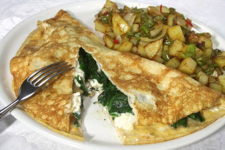 omelette ripiena di spinaci e mozzarella