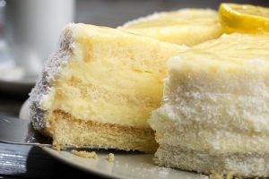 torta al limone con granella di cocco