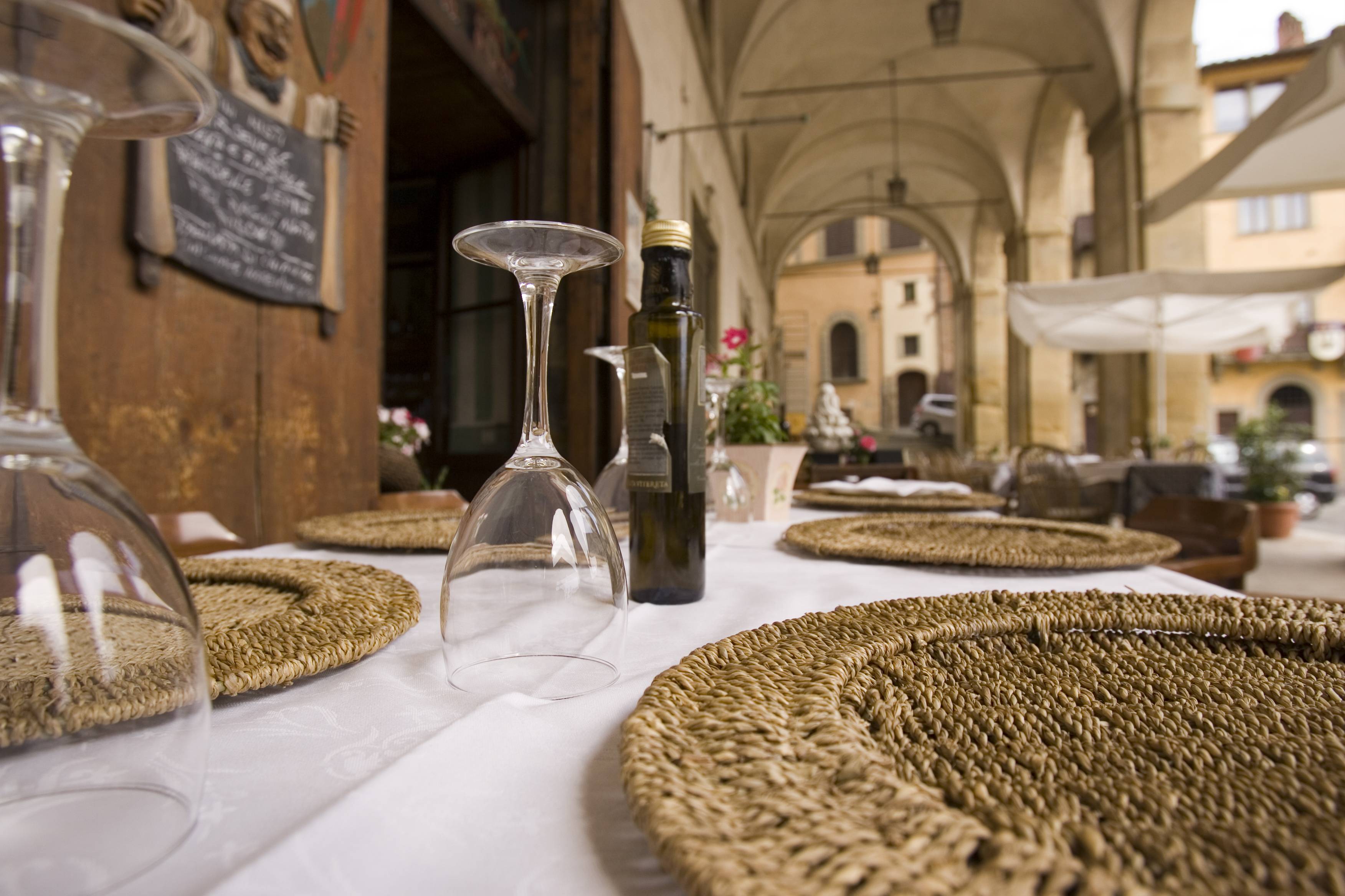 Arezzo, ristoratore perde la testa e picchia un cliente