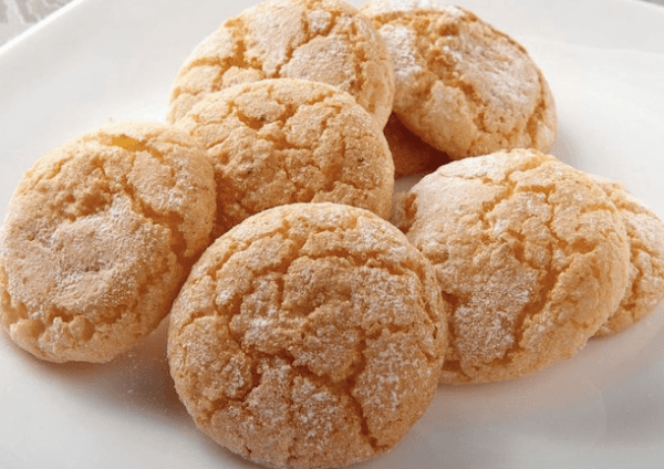 almond cookies typical in Lombardy 