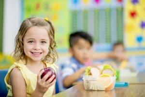La corretta alimentazione dei bambini, parola ai pediatri