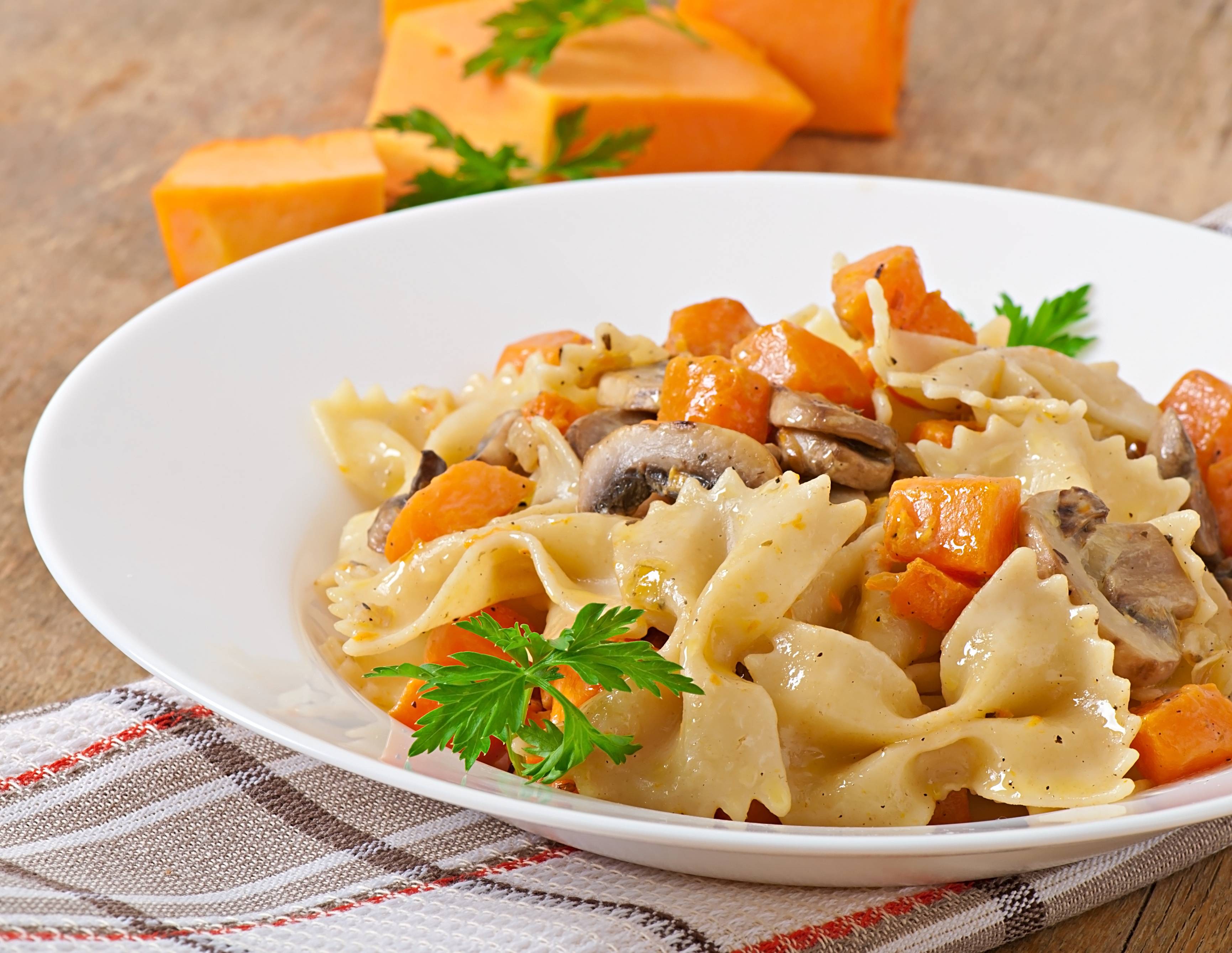 Pasta zucca e funghi