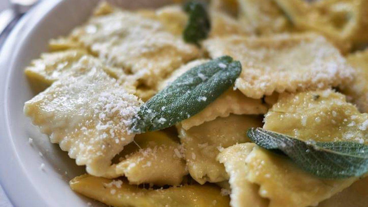 Ravioli Rucola E Ricotta Al Burro E Salvia Un Primo Piatto Per Deliziare Tutti
