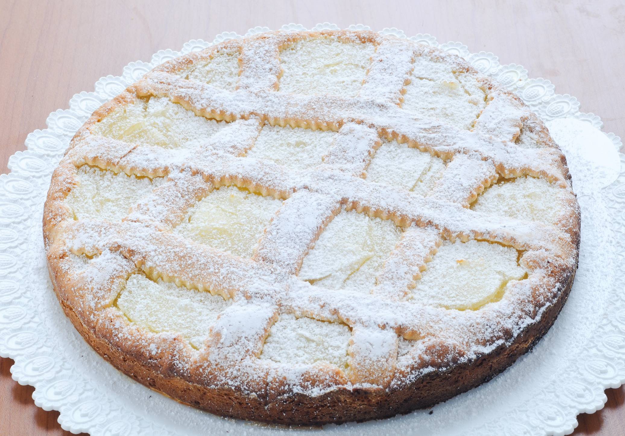 Crostata con crema al limone e mandorle