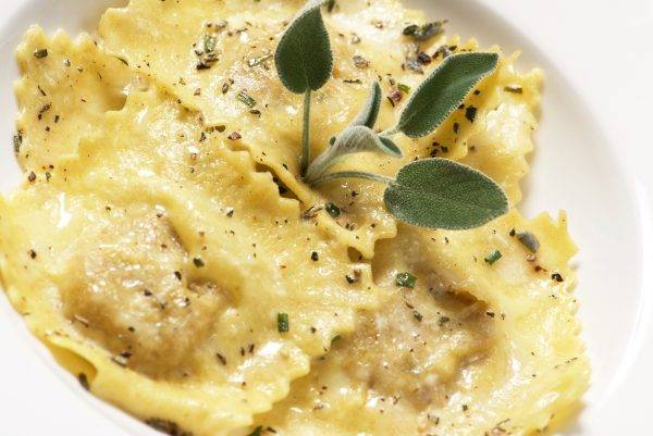 ravioli di gamberi e limone al burro e timo