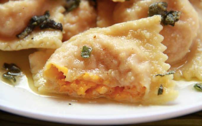 Ravioli alle noci con crema al gorgonzola