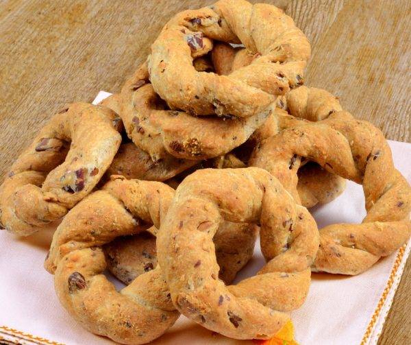 taralli salati speck e parmigiano