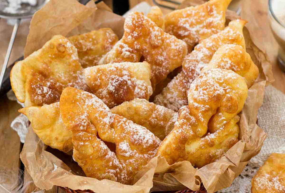 Frittelle allo yogurt con mele e limone