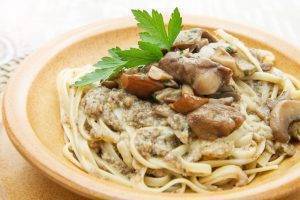 tagliatelle funghi e besciamella