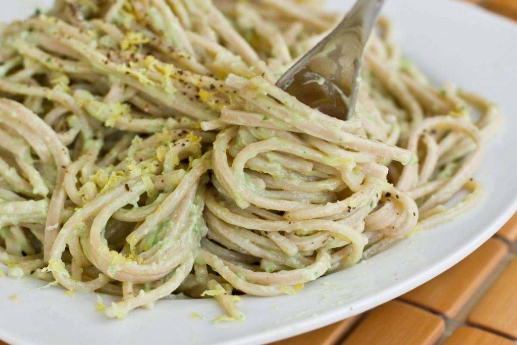 Spaghetti con Crema di Zucchine, Tonno e Peperoncino