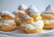 Bignole Dolci con Crema al Latte