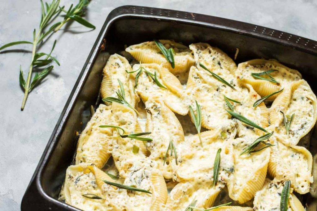 Conchiglioni con salmone e zucchine