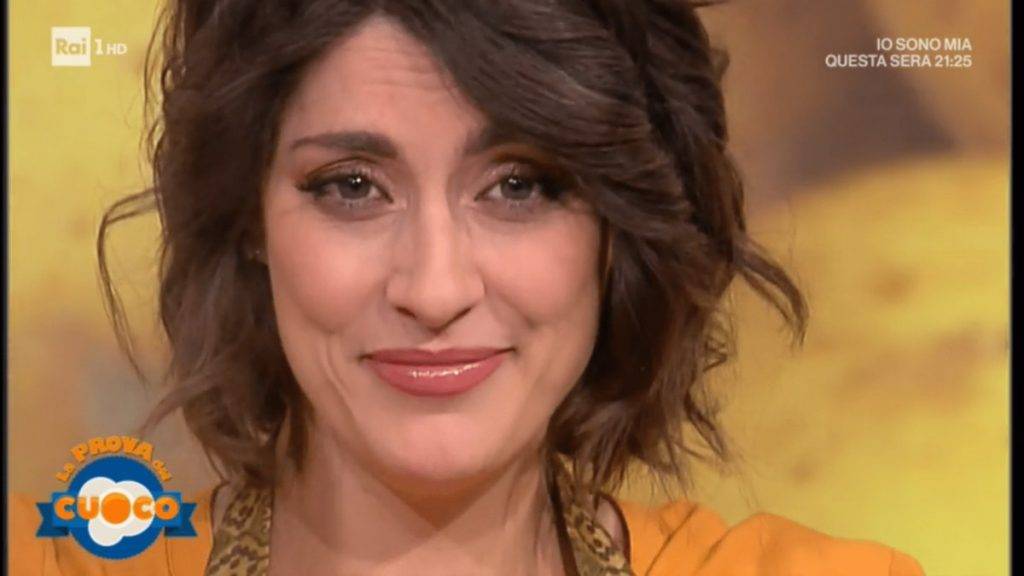 Elisa Isoardi risponde alle critiche: "Ma chi se ne frega"