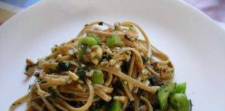 Linguine con crema di calamaro, olive taggiasche, sedano e mandorle