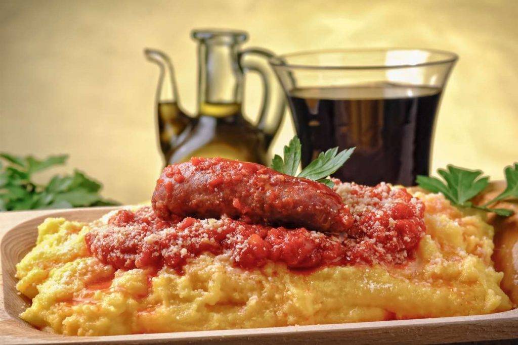 Polenta con Salsicce e Formaggio