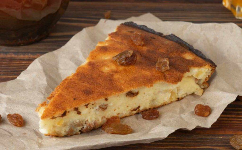 Torta con ricotta mele e uvetta