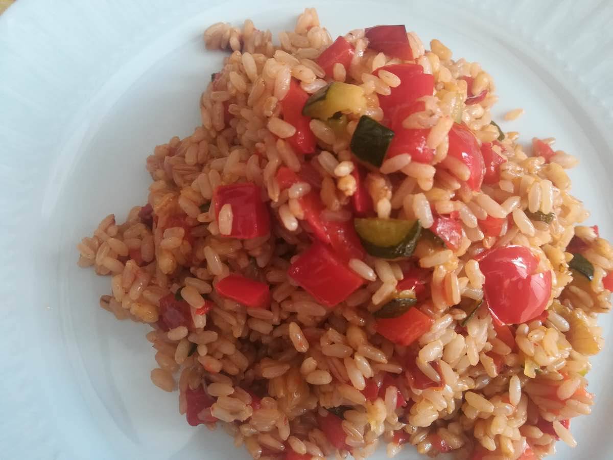 Riso integrale, avena e grano con verdure una ricetta light