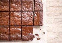 Torta yogurt nocciola e cacao spumosa e soffice, pronta in 5 minuti!