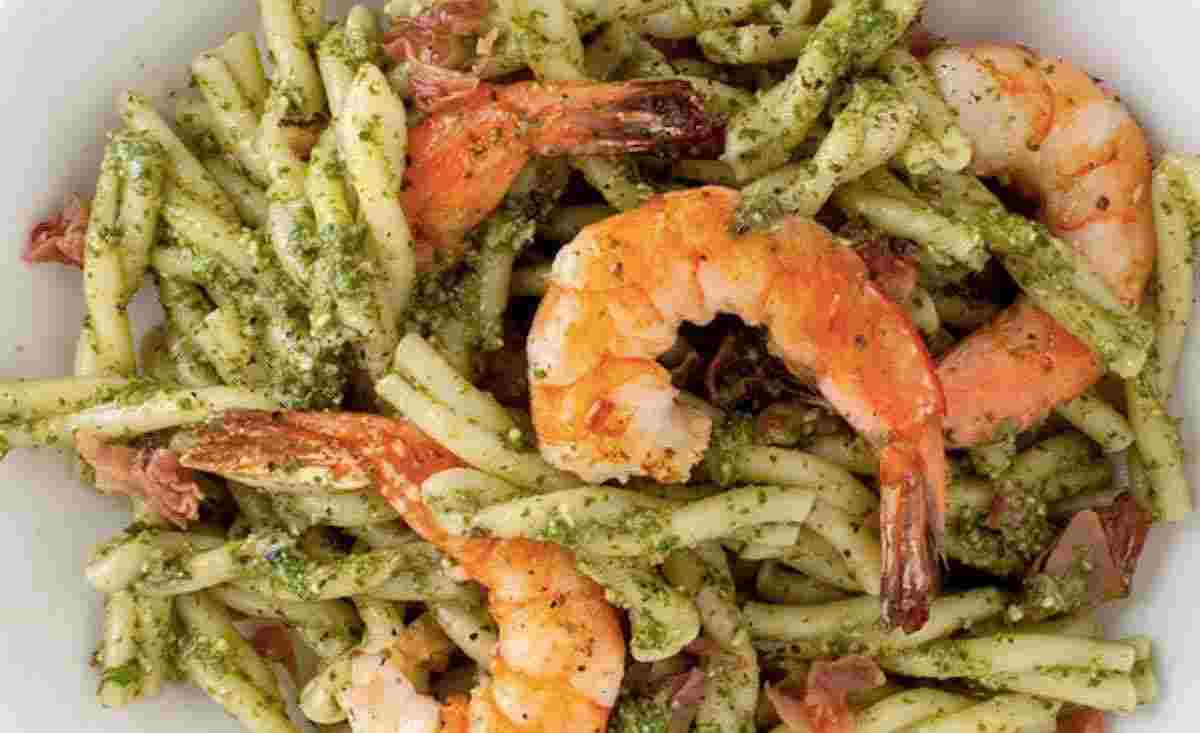 Trofie ai gamberi e pesto, una bontà unica tra mare e terra