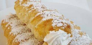 Cannoli dolci alla ricotta e cioccolato bianco