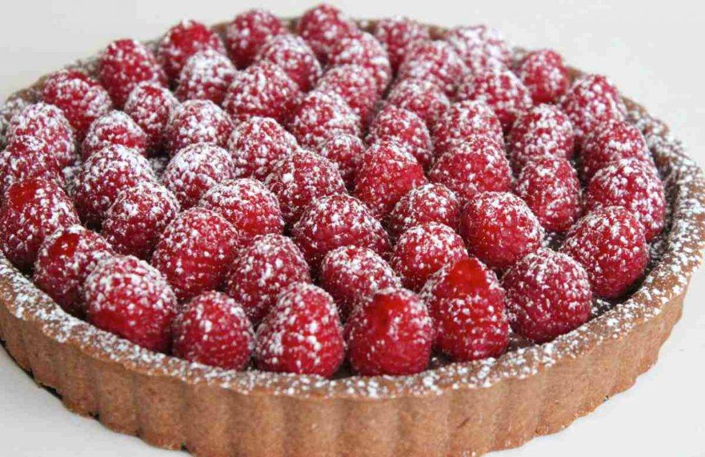 Crostata alla crema Pan di Stelle e Lamponi