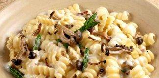 Fusilli con Funghi, Speck e Salsa al Brie