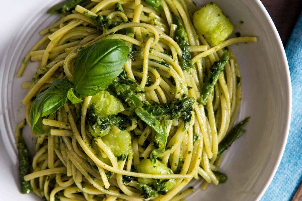 Linguine con pesto di fagiolini e basilico