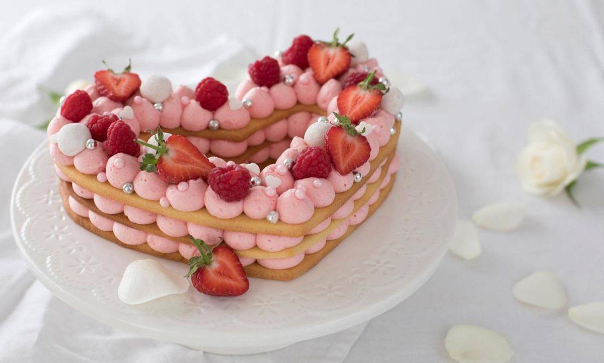 Cream tart, ricetta facile della scenografica torta che fa impazzire il web