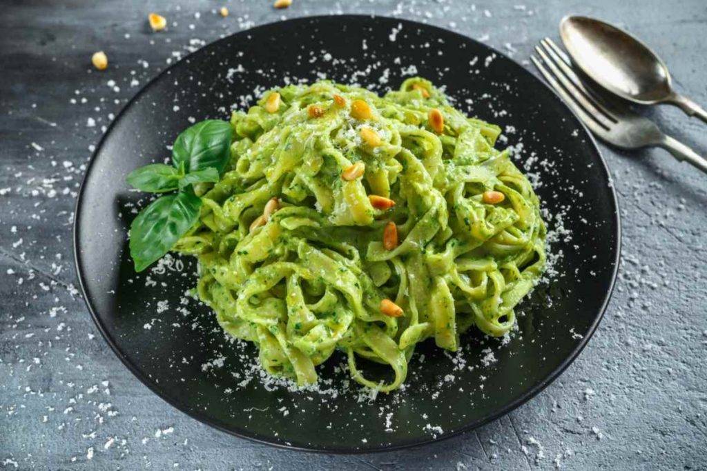 tagliatelle crema di asparagi e salmone