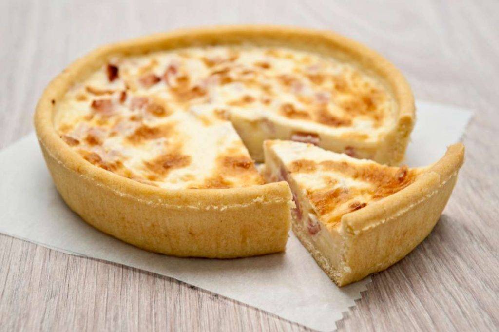 Pastiera Salata al Forno, una bontà rustica gustosa e facile da preparare  --- (Fonte immagine: https://www.ricettasprint.it/wp-content/uploads/2019/04/Impasto-Pastiera-1-1024x681.jpg)