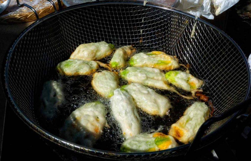 Pastella per fiori di zucca, le varianti per una frittura perfetta