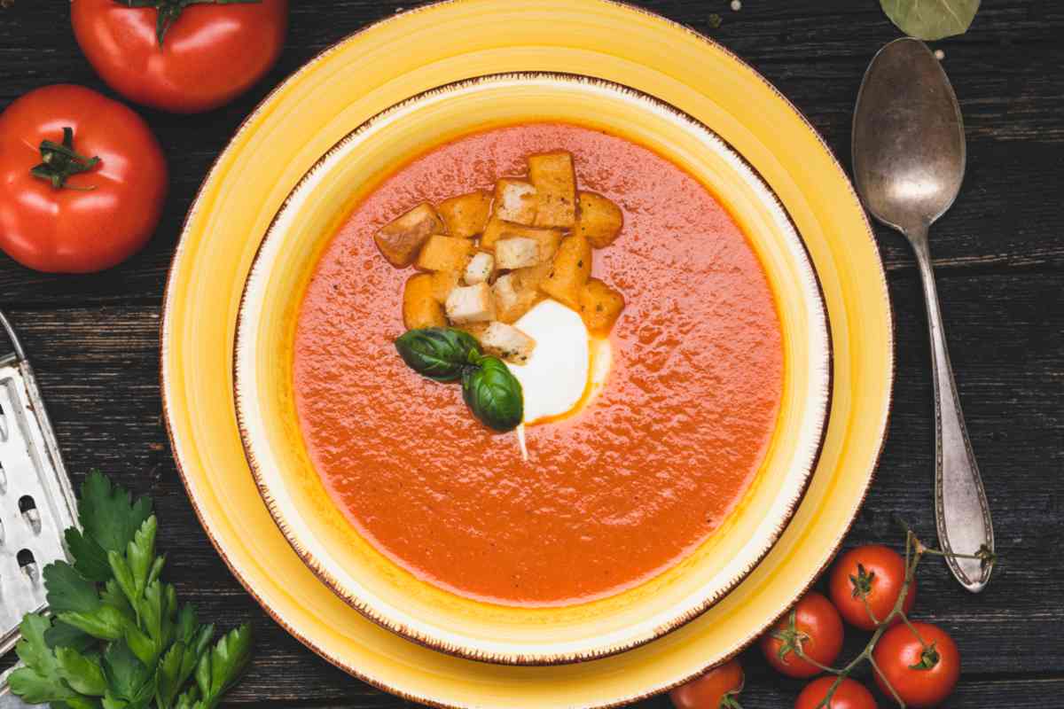 Zuppa di Pomodori Arrosto e Mozzarella