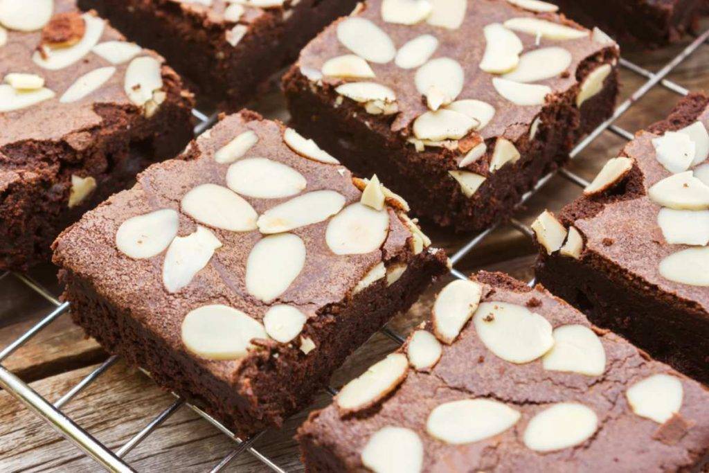 torta umida al cioccolato fondente e mandorle