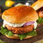 Hamburger di salmone con cipollotto e prezzemolo