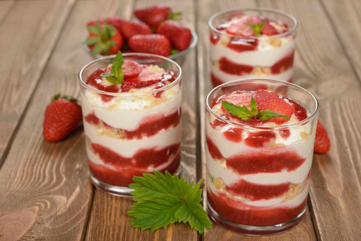 Tiramisù Finto alle Fragole, un magnifico dolce light senza uova