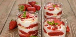 Tiramisù Finto alle Fragole, un magnifico dolce light senza uova.