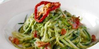 linguine con crema di zucchine, pomodori secchi