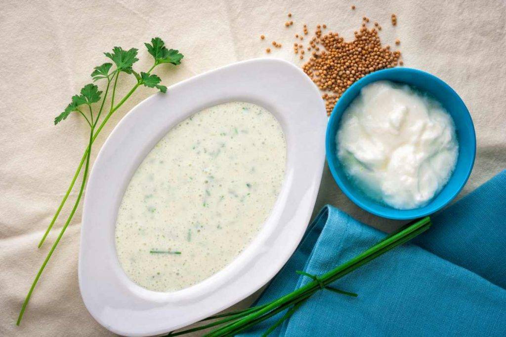 salsa allo yogurt, lime ed erba cipollina