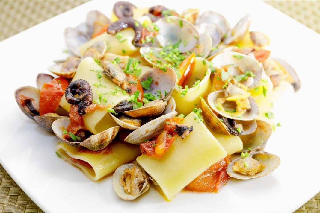 Calamarata con pesto di datterini polpo e vongole, assolutamente favolosa!