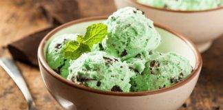 Gelato menta e cioccolato senza gelatiera - ricettasprint.it