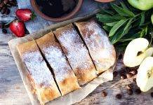 Rotolo biscotto ripieno di amaretti e marmellata - ricettasprint.it