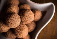Tartufi al cocco senza cottura - ricettasprint.it