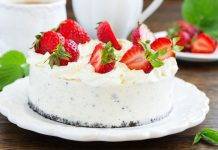 Torta semifreddo Oreo con fragole - ricettasprint.it