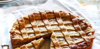 crostata di amaretti, mele e cioccolato